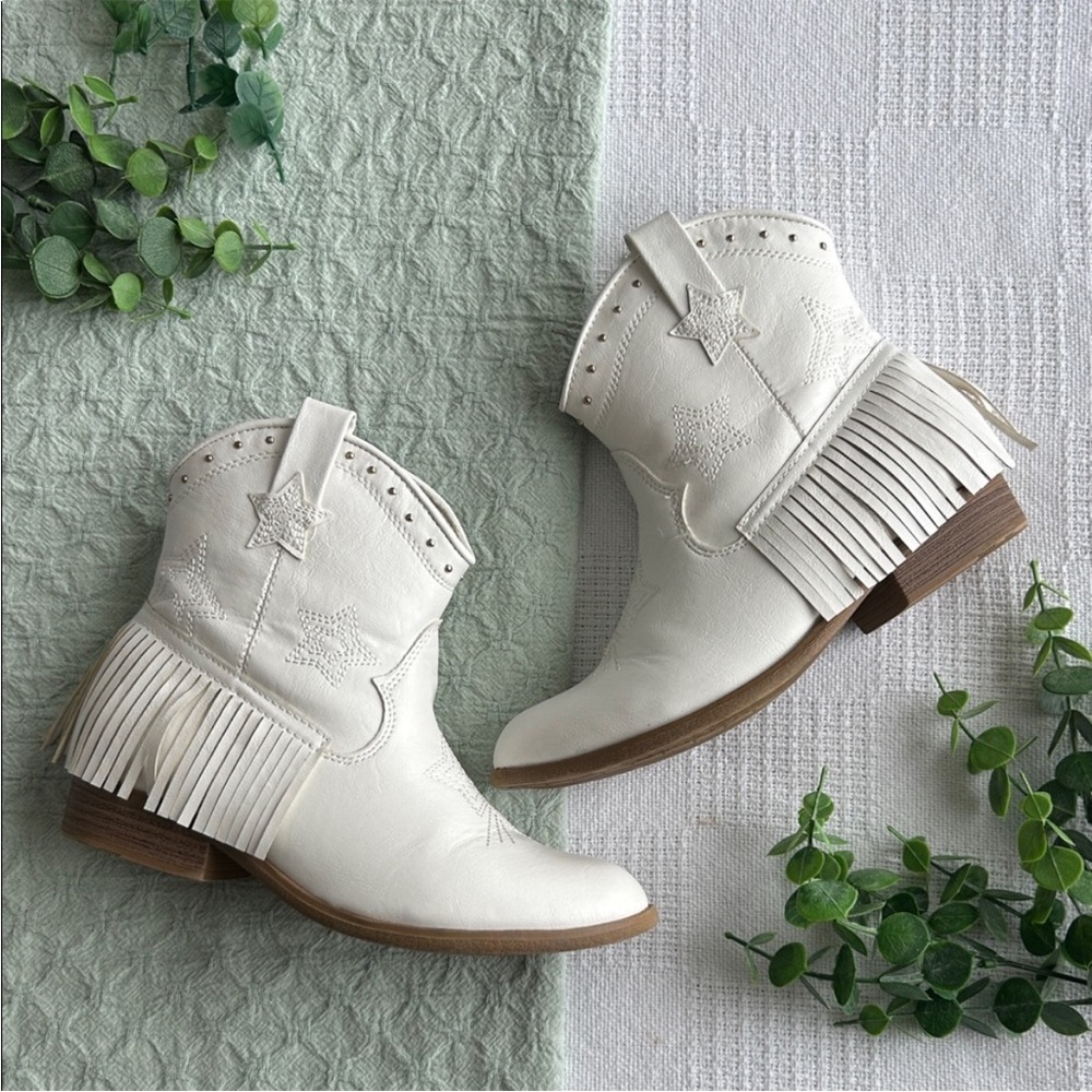 Dream Pairs Youth size 3 white fringe star cowboy boots
